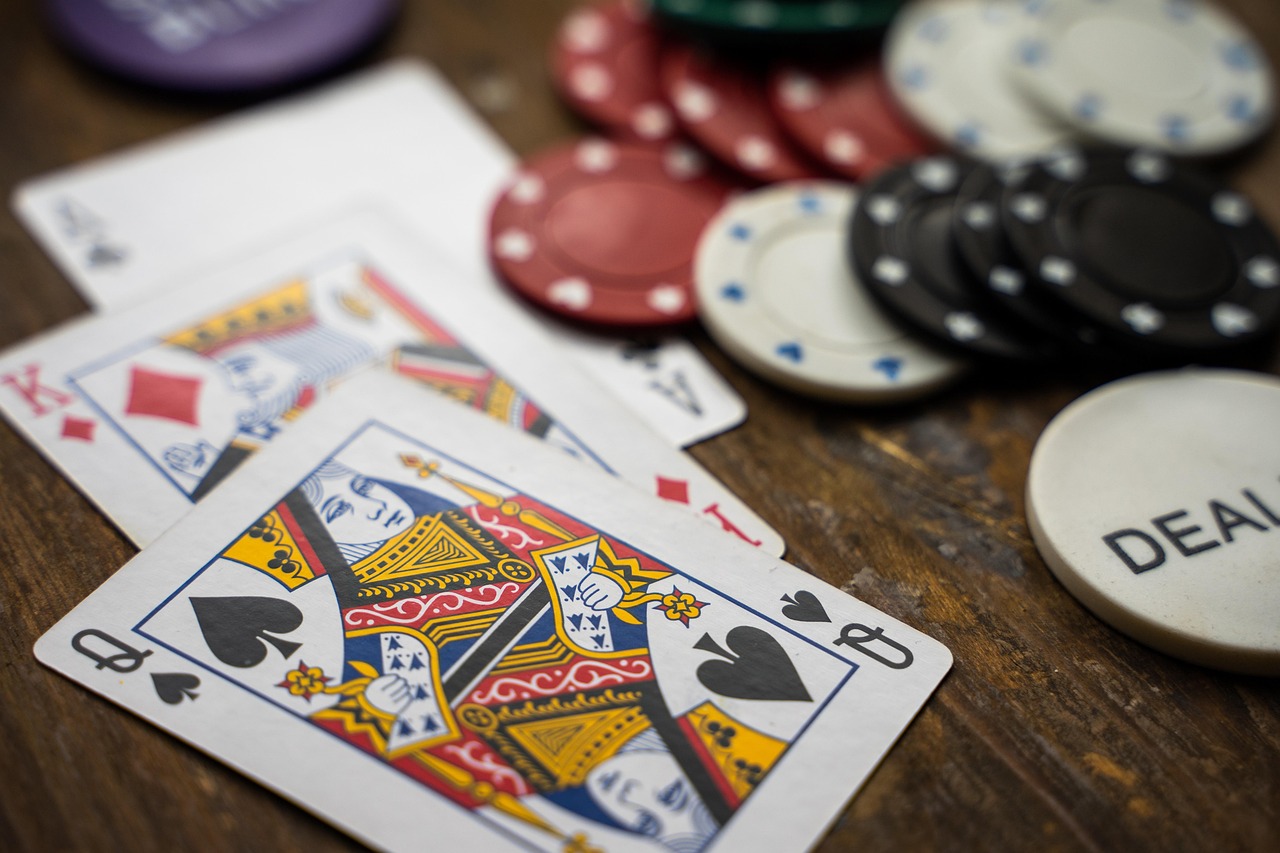 Slots, Poker, and the Real Math Behind iGaming Wins